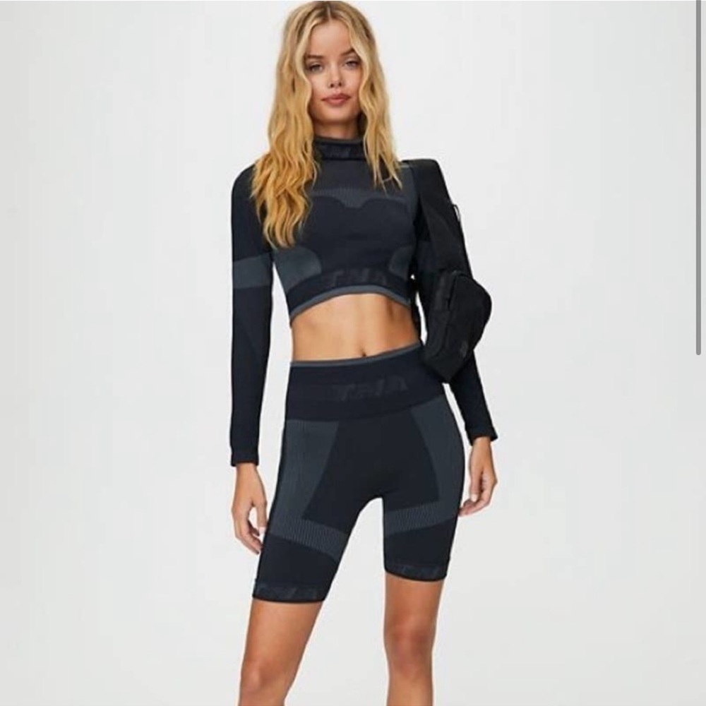 Aritzia TNA Ventura Bike Shorts M/L Jacquard Stretch Womens Black 8" Inseam